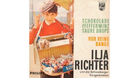 Plattencover von "disco"-Moderator Ilja Richter als kleiner Steppke mit Bauchladen und seinem Sortiment "Schokolade, Pfefferminz, saure Drops". Bekannt wurde er auch durch seine Sketche und die "Pauker"-Filme.