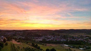 Wandern im Welzheimer Wald mit Blick auf Berglen-Oppelsbohm in Richtung Stuttgart.