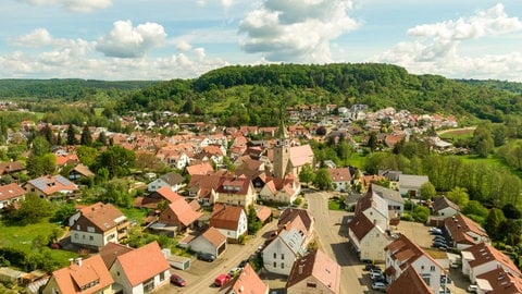 Berglen-Oppelsbohm an den Ausläufern des Welzheimer Waldes. Die Rundwanderung beginnt hier.