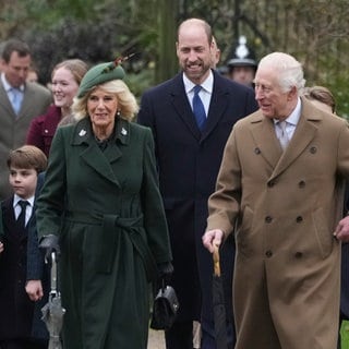 Chales und Camilla besuchen mit William, Katen und den Kindern den Weihnachtsgottesdienst.