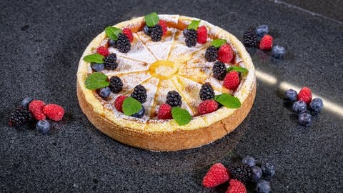 Schmandkuchen mit frischen Früchten backen