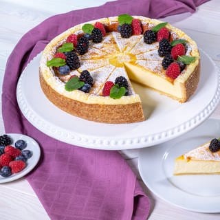 Schmandkuchen mit frischen Früchten backen