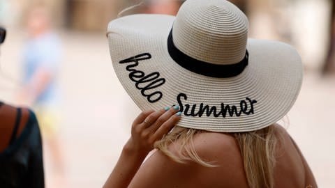 Tipps bei Hitze im Sommer 2023: Sonnenhut schützt vor Sonnenstich