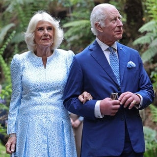 Köig Charles und Königin Camilla begutachten die Fauna im Australian National Botanic Gardens in der Nähe der australischen Hauptstadt Canberra.