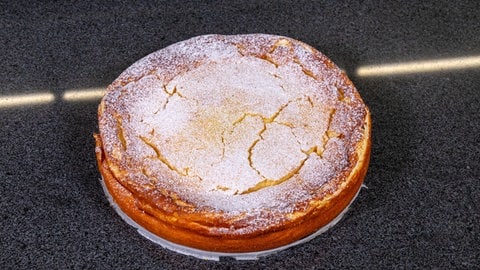 Käsekuchen ohne Rand gebacken im Ofen.