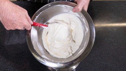 Rezept Obstkuchen mit Weintrauben: Sahnecreme mit Quark, Mascarpone und Zucker.