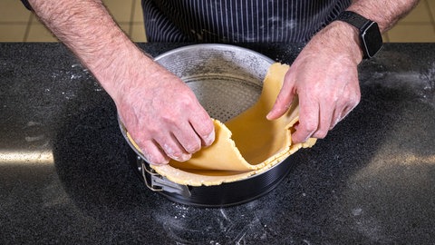 Schmandkuchen mit frischen Früchten backen