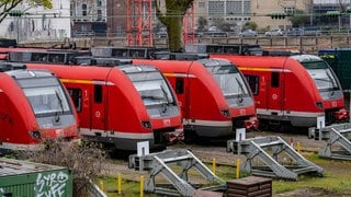 Trotz abgesagten Wahnstreiks fallen am Montag rund ein Drittel der Züge im Fernverkehr der Deutschen Bahn aus. Auch der Regionalverkehr ist betroffen.