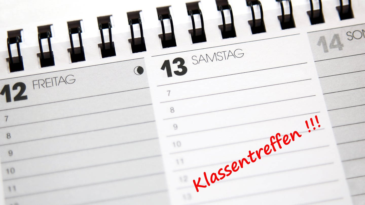 Tischkalender mit Eintrag Klassentreffen desk calendar in German with entry class reunion BLWS680161