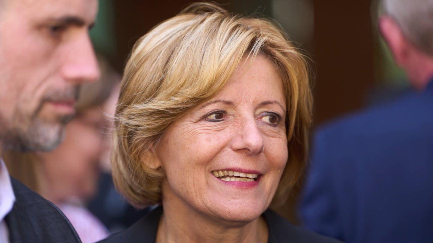 Die rheinland-pfälzische Ministerpräsidentin Malu Dreyer (SPD) in einer Pause bei der Auswärtigen Ministerratssitzung der Landesregierung Rheinland-Pfalz