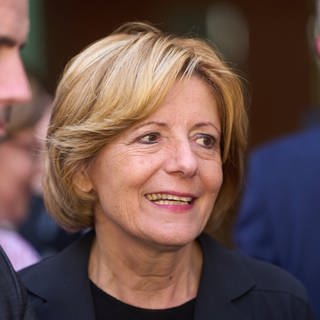 Die rheinland-pfälzische Ministerpräsidentin Malu Dreyer (SPD) in einer Pause bei der Auswärtigen Ministerratssitzung der Landesregierung Rheinland-Pfalz