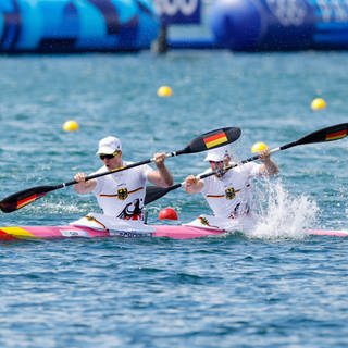 Jacob Schopf (L)Max Lemke of Germany compete during the men s kayak double 500m final of canoe sprint at the Paris 2024