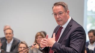 RLP-Ministerpräsident Alexander Schweitzer (SPD) hat im Landtag seine erste Regierungserklärung abgegeben.