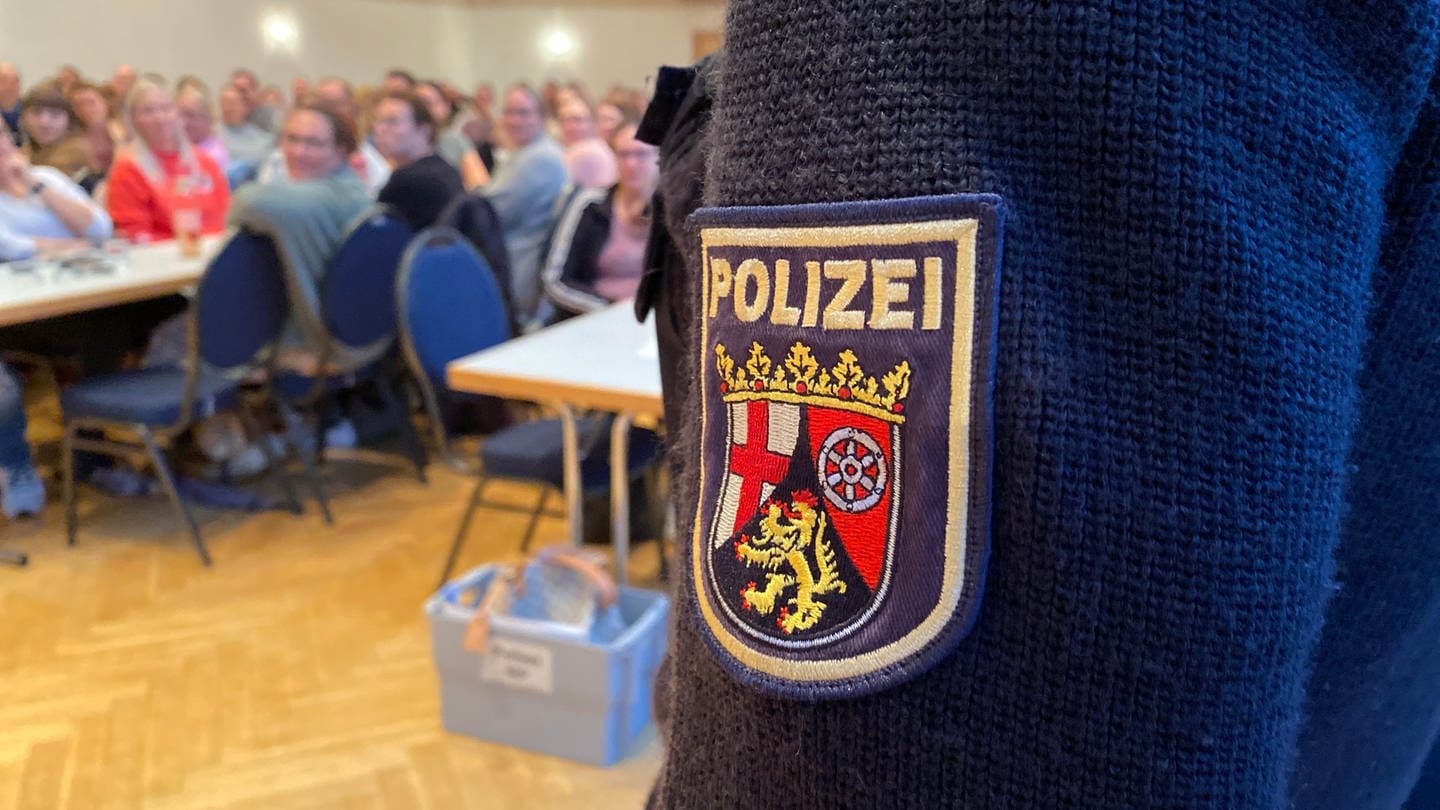 Im Bürgerhaus in Heßheim (Rhein-Pfalz-Kreis) hat die Polizei am Dienstag zum Thema Kinderansprecher informiert