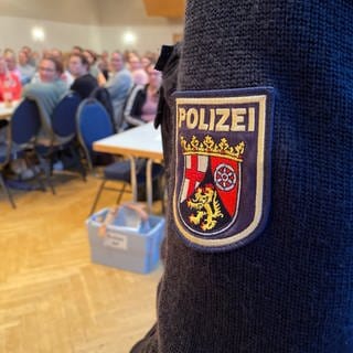 Im Bürgerhaus in Heßheim (Rhein-Pfalz-Kreis) hat die Polizei am Dienstag zum Thema Kinderansprecher informiert