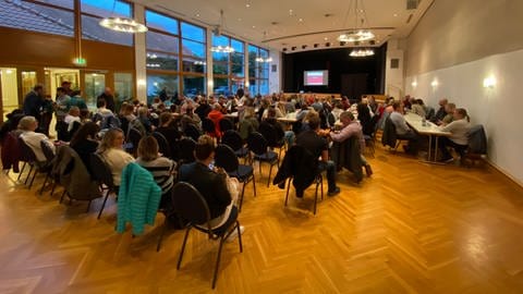 Im Bürgerhaus in Heßheim (Rhein-Pfalz-Kreis) hat die Polizei am Dienstag zum Thema Kinderansprecher informiert