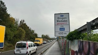 Die A60 bei Mainz muss wegen Brückenarbeiten komplett gesperrt werden. Die Folge sind Staus und Verzögerungen für die Autofahrer.