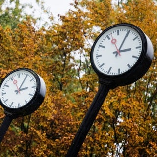 In der Nacht auf Sonntag, 27. Oktober, wird die Uhr wieder eine Stunde zurückgestellt. 