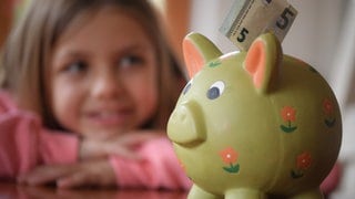 Weltspartag - Was Eltern bei der Geldanlage für ihre Kinder beachten sollten