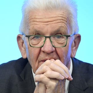 Baden-Württembergs Ministerpräsident Winfried Kretschmann fordert, das Bundesverfassungsgericht vor Neuwahlen zu stärken.