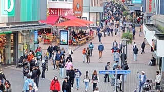 Die Limbecker Straße als eine Einkaufsstraße im Stadtkern von Essen.