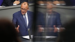 Friedrich Merz spricht nach der Regierungserklärung des Bundeskanzlers