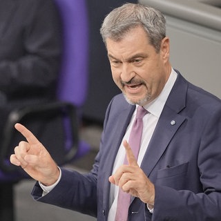 Markus Söder (CSU), Ministerpräsident von Bayern, spricht nach der Regierungserklärung des Bundeskanzlers im Plenum des Bundestags. 