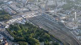 Luftaufnahme des Stuttgarter Hauptbahnhofs und der Baustelle des Bahnprojekts S21.