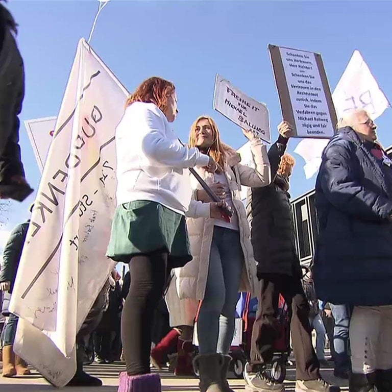 "Querdenken": Demo In Stuttgart-Stammheim Für Michael Ballweg - SWR Aktuell