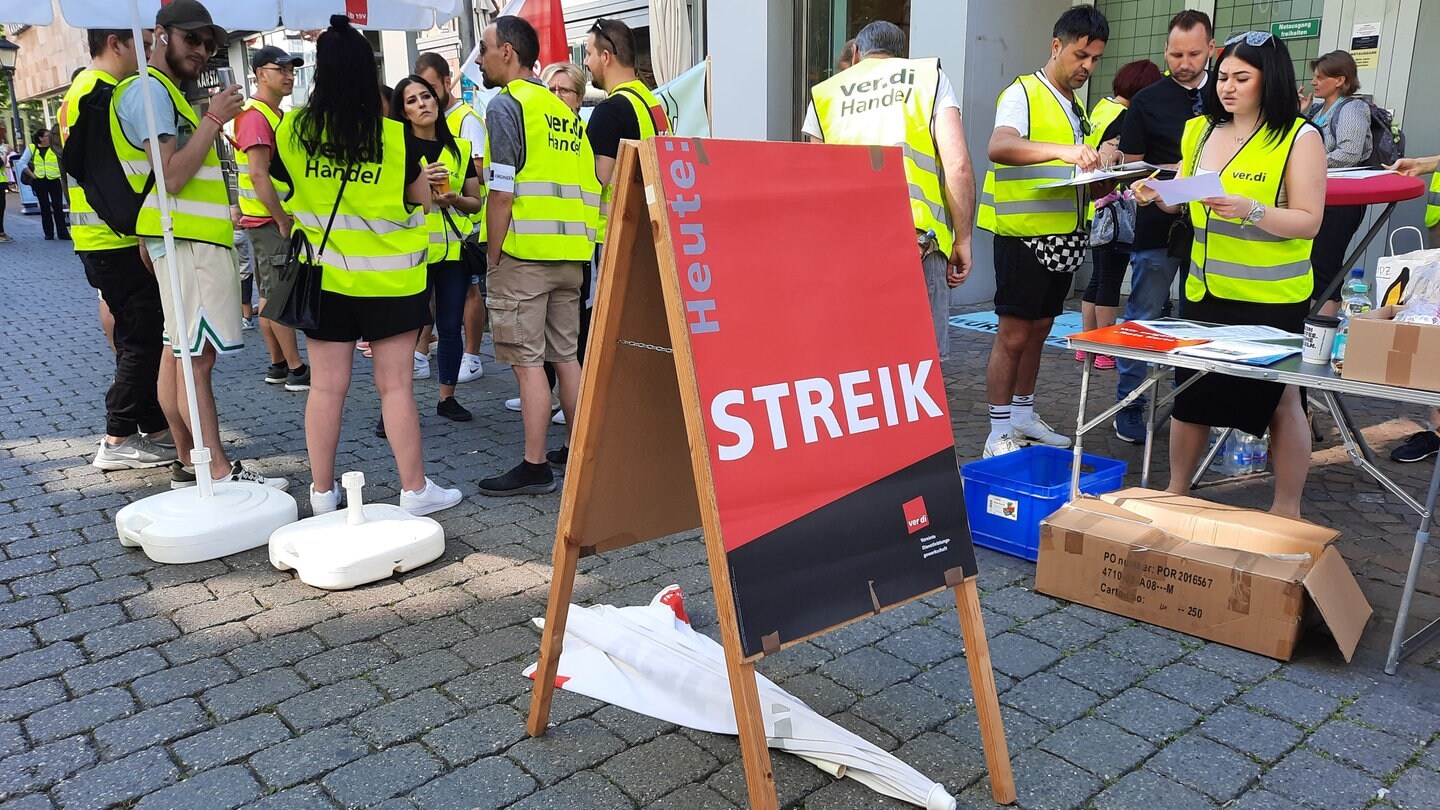 Gewerkschaft Ver.di In BW: Warnstreiks Im Einzel- Und- Großhandel - SWR ...