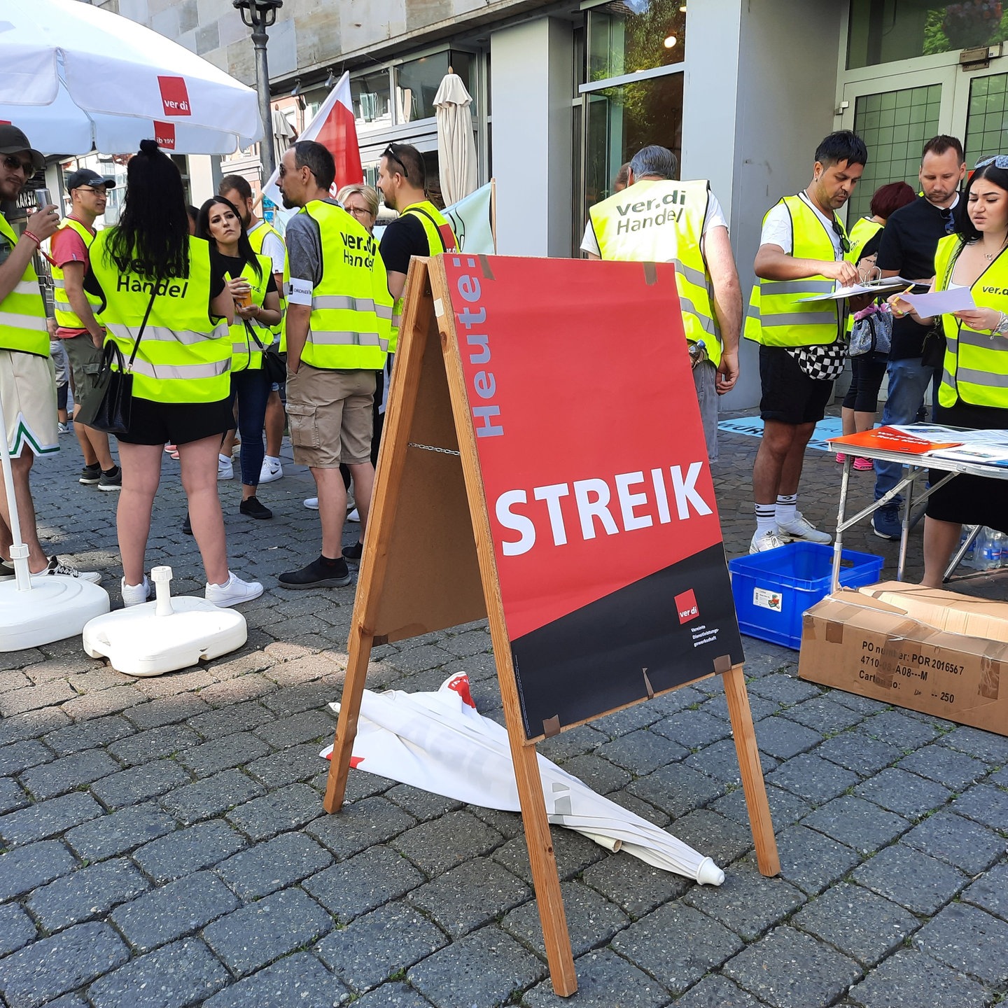 Gewerkschaft Ver.di In BW: Warnstreiks Im Einzel- Und- Großhandel - SWR ...