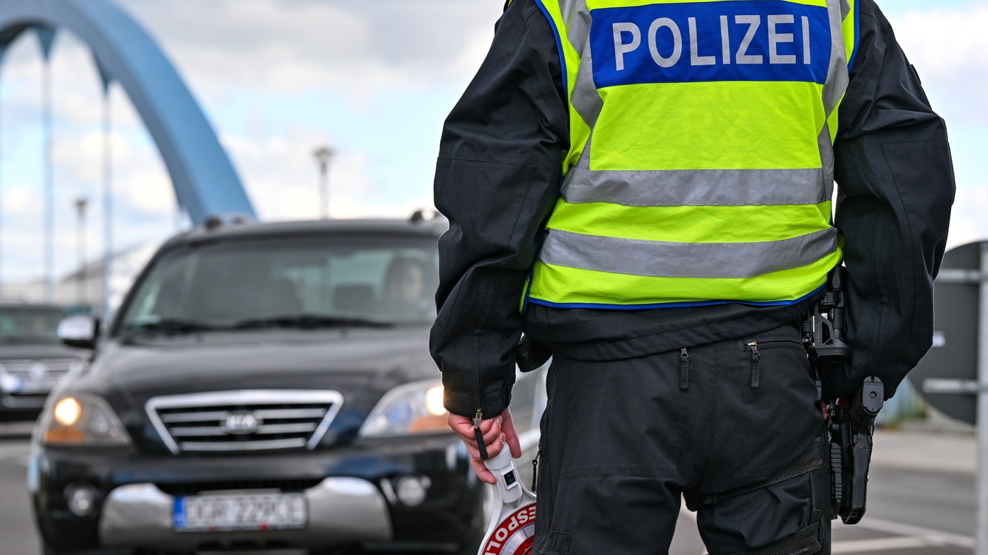 Grenzkontrollen Zur Schweiz: Polizei Meldet Erste Staus - SWR Aktuell