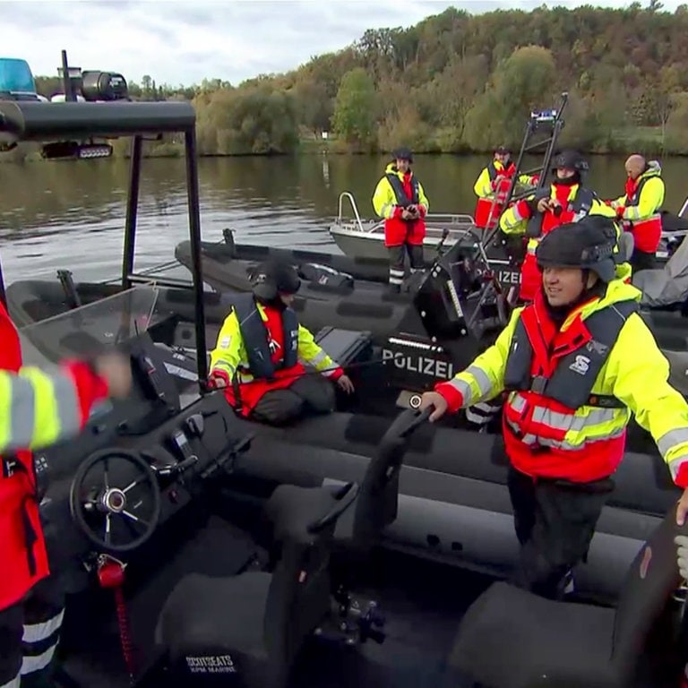 F R Em Wasserschutzpolizei Probt In Offenau Den Ernstfall Swr