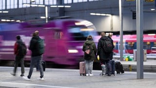 GDL Beendet Warnstreik Bei Der Bahn - Bahnverkehr Läuft Wieder - SWR ...