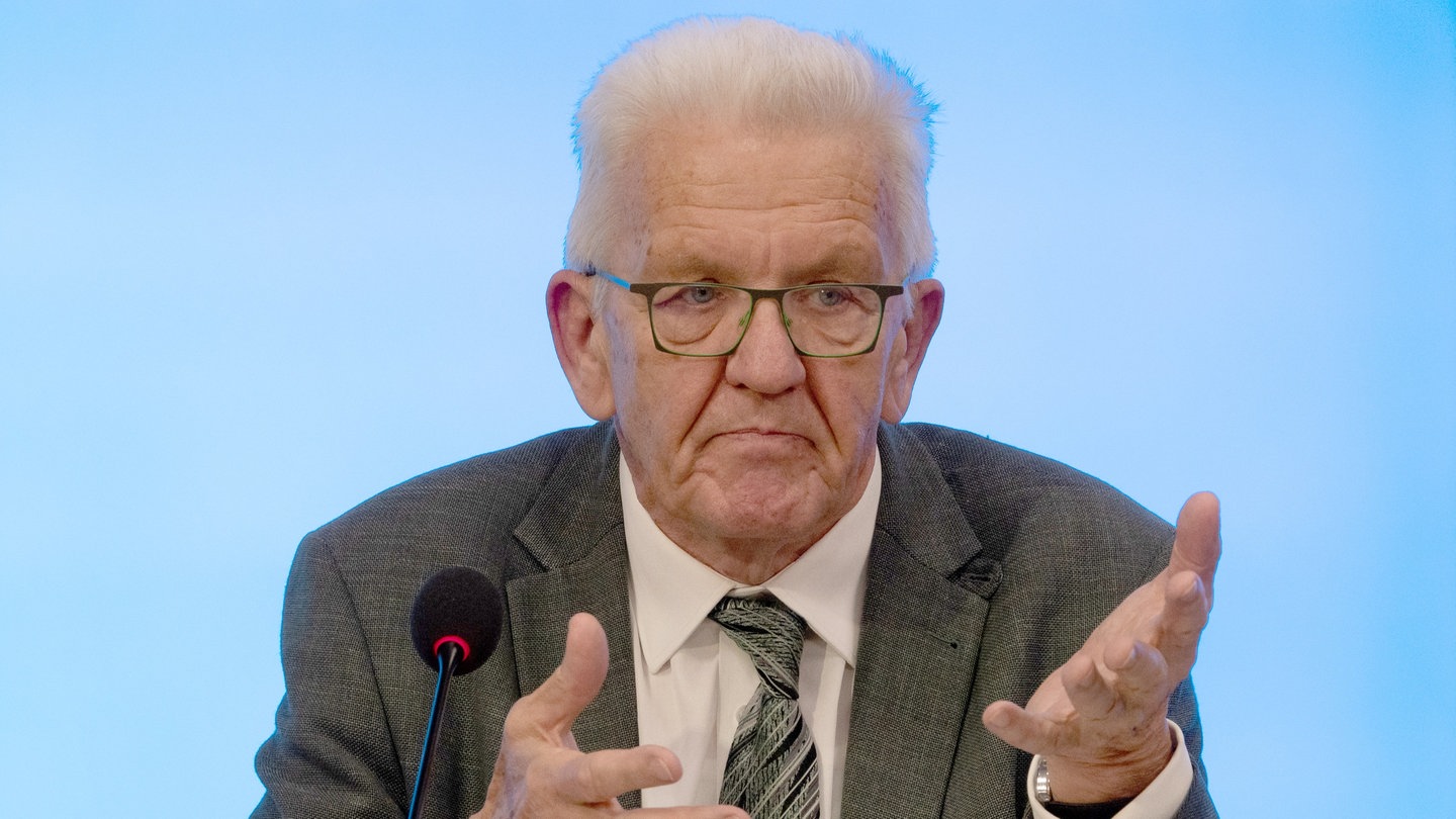 Haushaltsurteil: Kretschmann Fordert Debatte über Schuldenbremse - SWR ...