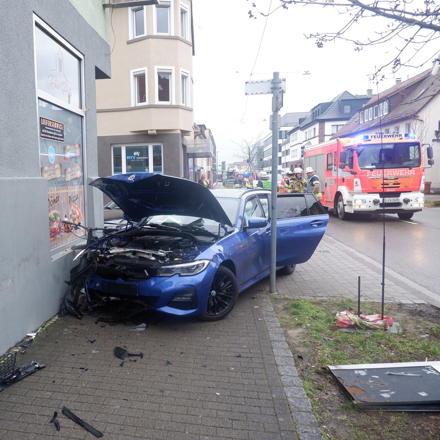 Fünf Verletzte Bei Autounfall In Stuttgart - Auch Zwei Kinder - SWR Aktuell