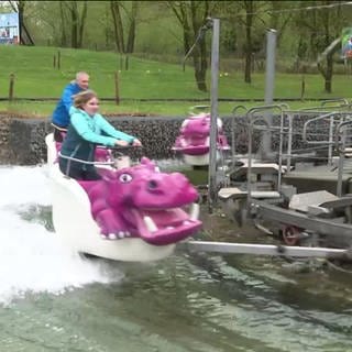 Fahrgeschäft in einem Freizeitpark