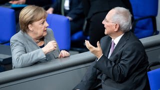 Wolfgang Schäuble und Angela Merkel im Bundestag (Archiv)