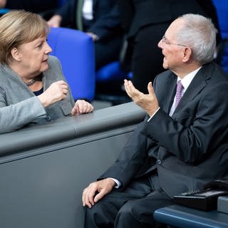 Wolfgang Schäuble und Angela Merkel im Bundestag (Archiv)