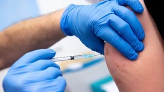 Impfung gegen Corona: Die einrichtungsbezogene Impfpflicht wird künftig nicht mehr kontrolliert.