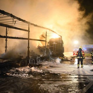 LKW auf A6 bei Sinsheim völlig ausgebrannt