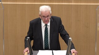 Ministerpräsident Winfried Kretschmann (Grüne) hält eine Regierungserklärung im Landtag