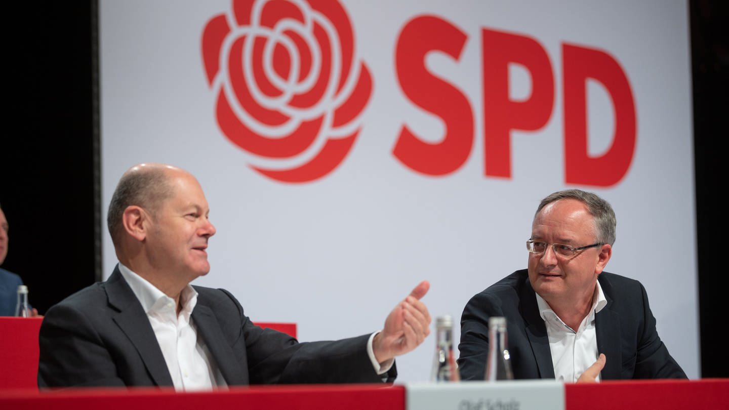 Archivbild: Andreas Stoch und Olaf Scholz bei einem Landesparteitag 2020