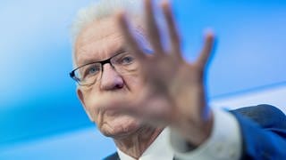 Winfried Kretschmann (Bündnis 90Die Grünen), Ministerpräsident von Baden-Württemberg, nimmt an einer Landespressekonferenz im Bürger- und Medienzentrum des Landtags von Baden-Württemberg teil.