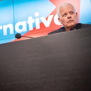 Emil Sänze, Parteichef der AfD in Baden-Württemberg auf einem Podium. Er möchte neuer Fraktionschef im baden-württembergischen Landtag werden. Die AfD könnte damit weiter an den rechten Rand rücken