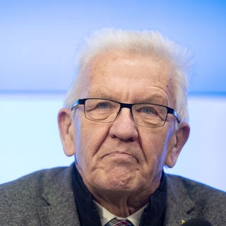 Ministerpräsident Winfried Kretschmann (Grüne) bei einer Pressekonferenz