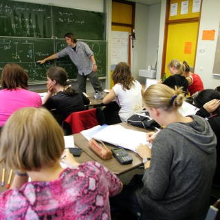 Schulunterricht an einer Schule in Freiburg im Breisgau.