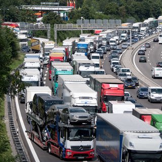 Stau auf der A8