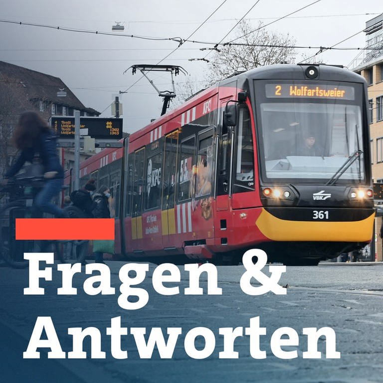 Straßenbahnen stehen an einer Haltestelle am Hauptbahnhof. Am 23.11.2021 findet beim Karlsruher Institut für Technologie (KIT) eine Pressekonferenz zum ersten Forschungsprojekt des „Deutschen Zentrums Mobilität der Zukunft“ statt.