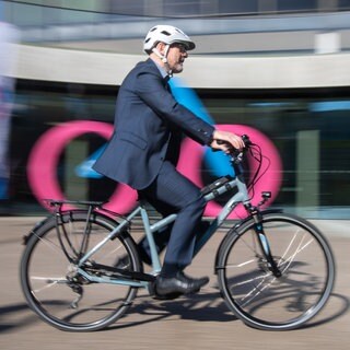 Winfried Hermann (Grüne), Verkehrsminister von Baden-Württemberg. Er fährt gerne Rad.